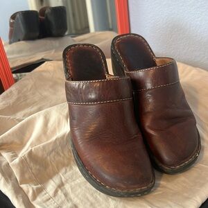 Born clogs size 7 color, brown - leather